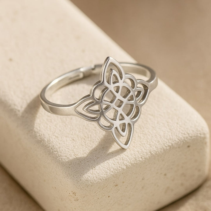 Mavrelle | Bague mystique de nœud protecteur au design élégant