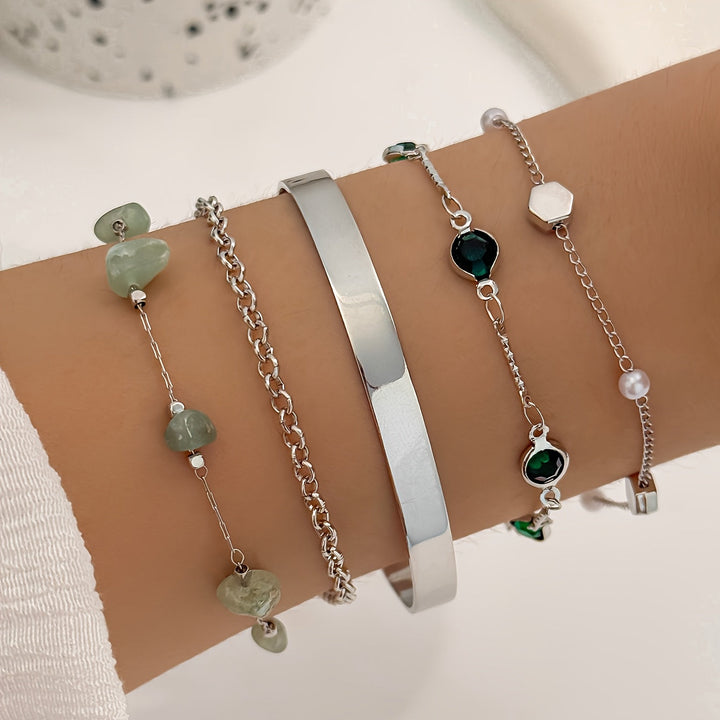Aethique | Ensemble de 5 Bracelets Bohémiens avec Pierres Vertes et Détails Vintage
