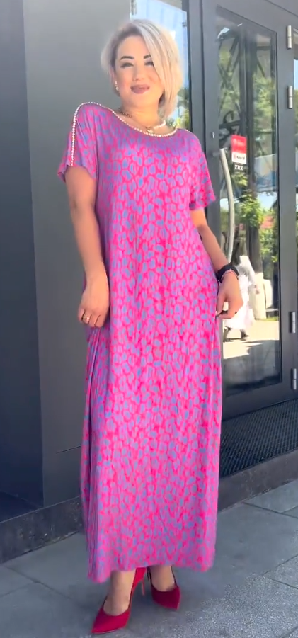Leni | Robe rose et violette avec imprimé floral et décolleté en diamant