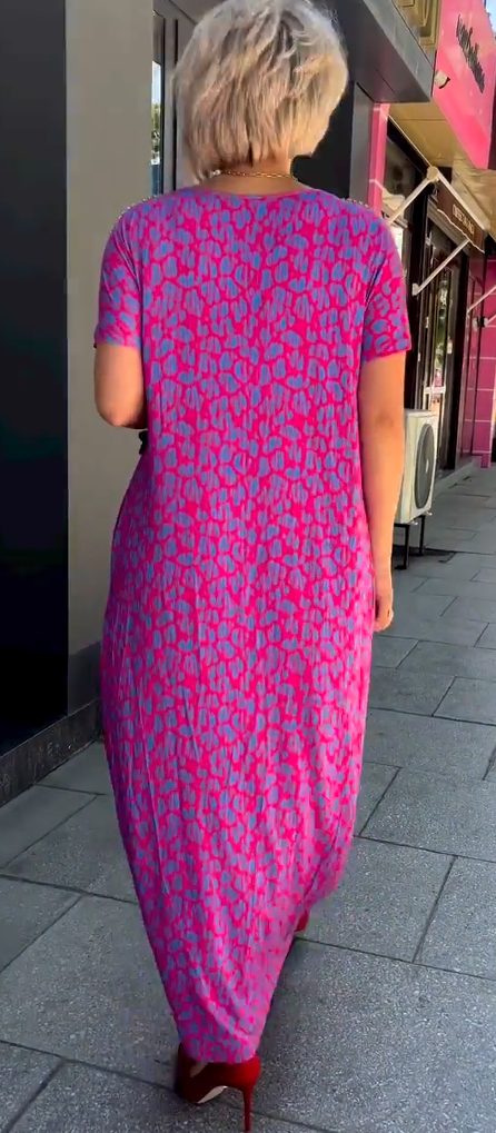 Leni | Robe rose et violette avec imprimé floral et décolleté en diamant