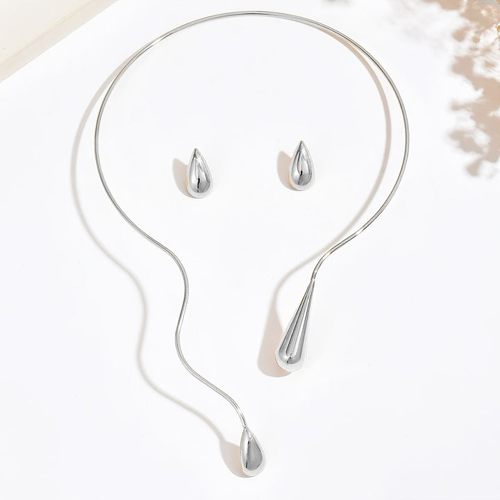 Taliah | Ensemble Élégant de Collier et Boucles d'Oreilles avec Design de Goutte Asymétrique