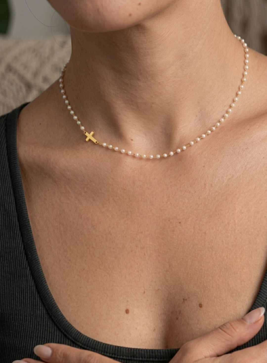 Marirae | Collier Croix Élégant Orné de Perles Délicate