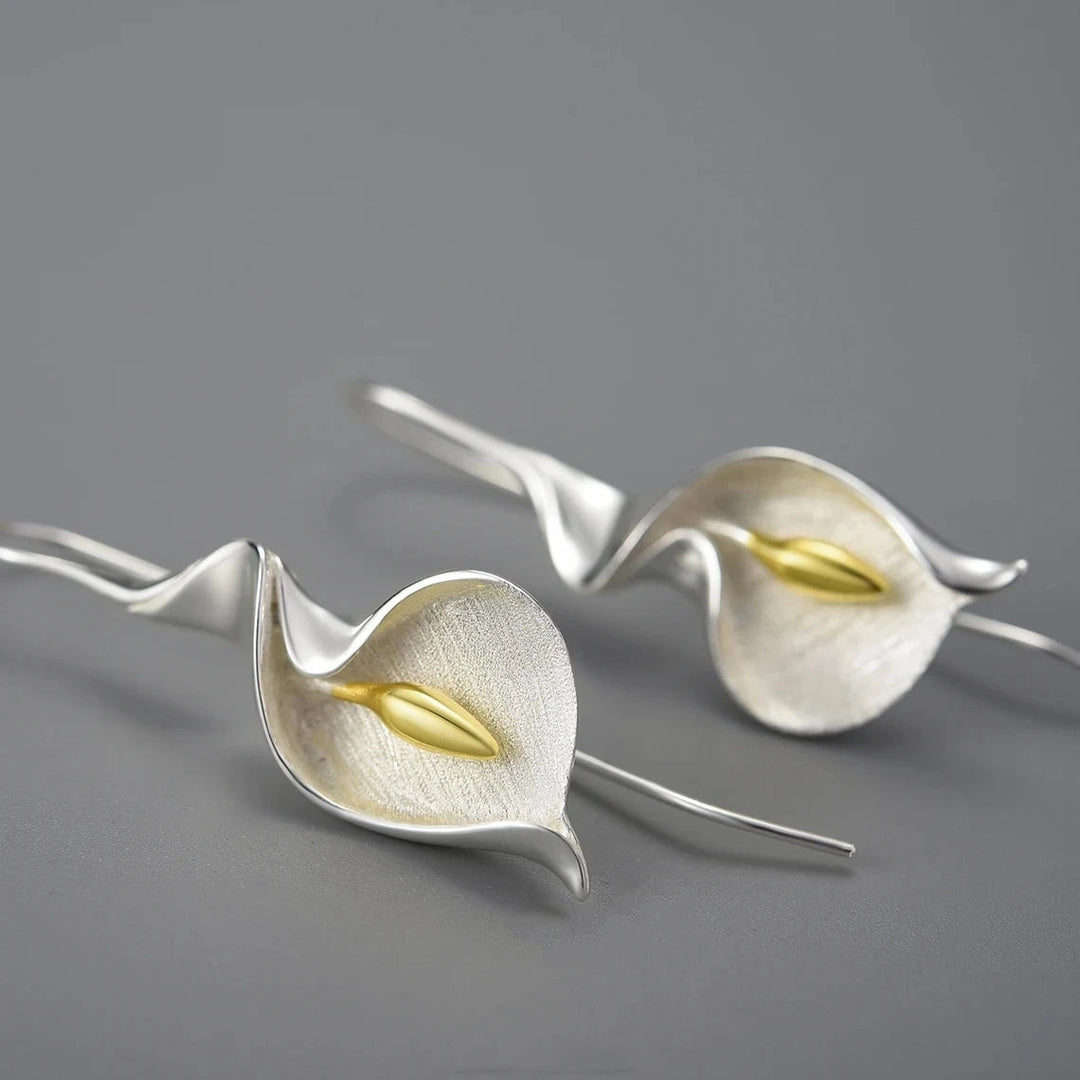 Maple | Boucles d'Oreilles Pendantes de Lys