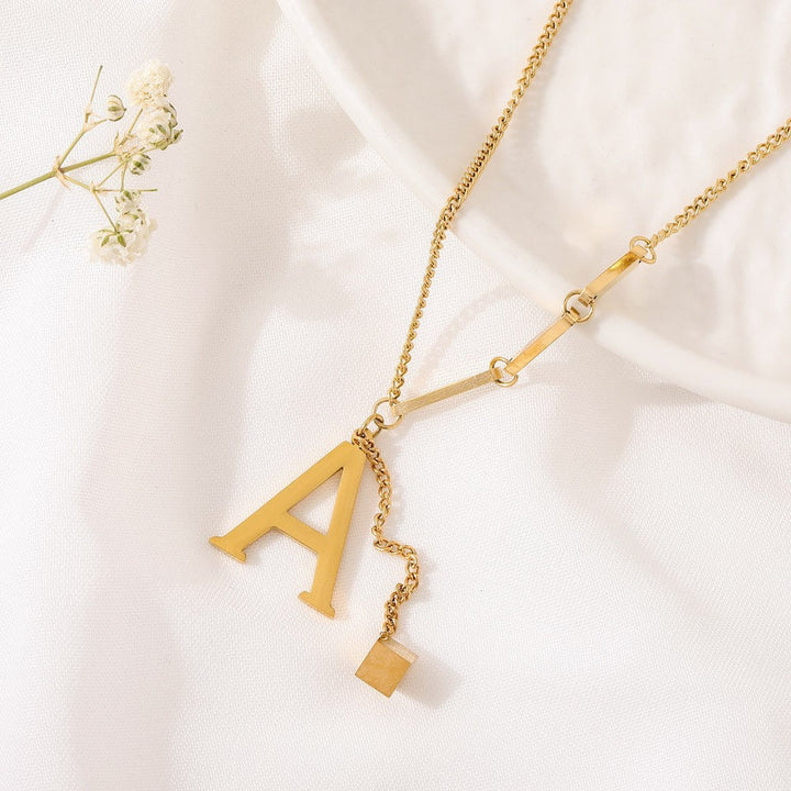 Blakely | Collier avec Initiale Personnalisée en Finition Élégante