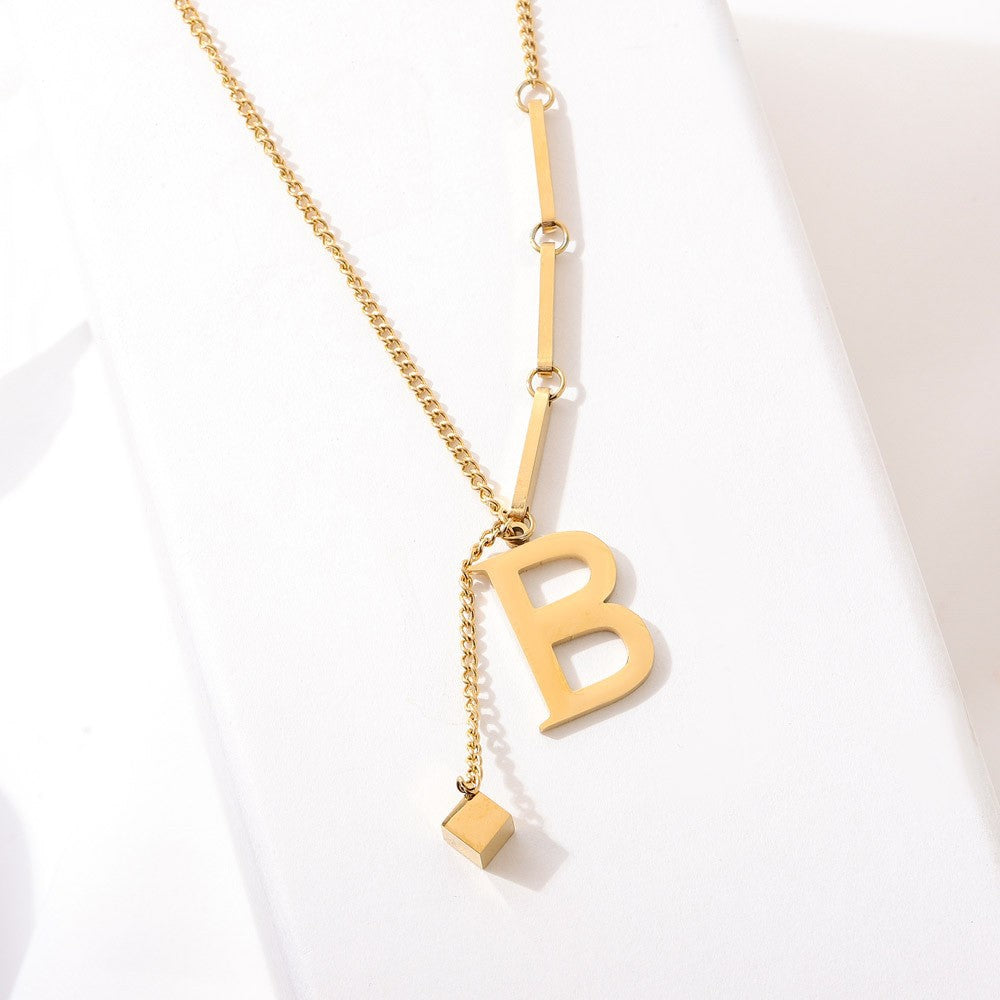 Blakely | Collier avec Initiale Personnalisée en Finition Élégante
