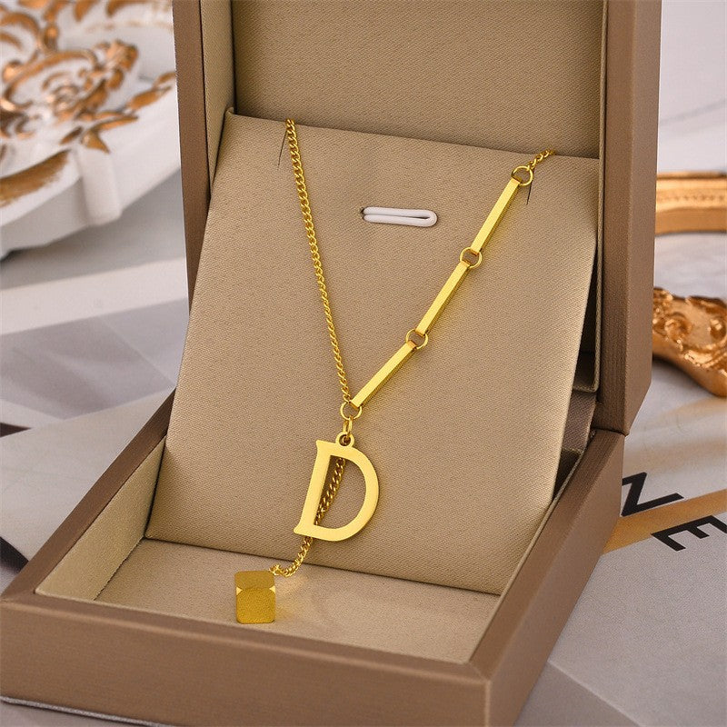 Blakely | Collier avec Initiale Personnalisée en Finition Élégante