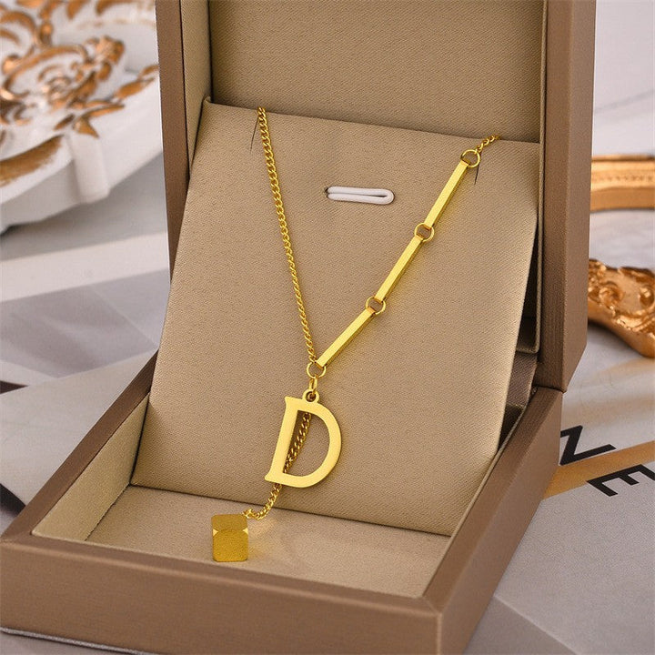 Blakely | Collier avec Initiale Personnalisée en Finition Élégante