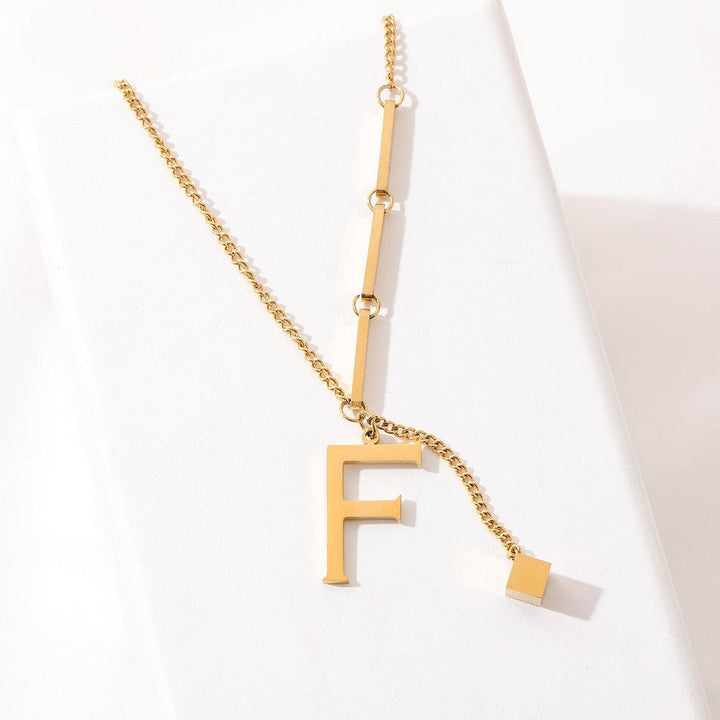 Blakely | Collier avec Initiale Personnalisée en Finition Élégante