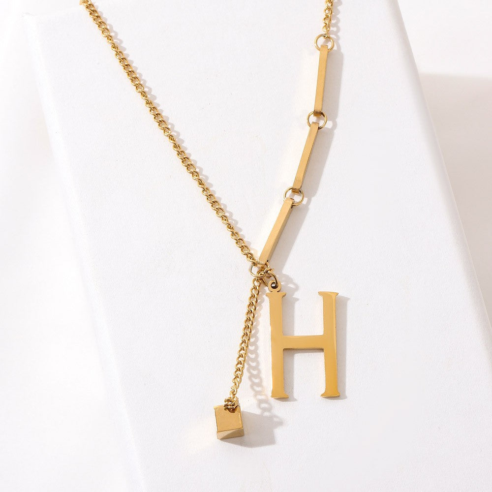 Blakely | Collier avec Initiale Personnalisée en Finition Élégante