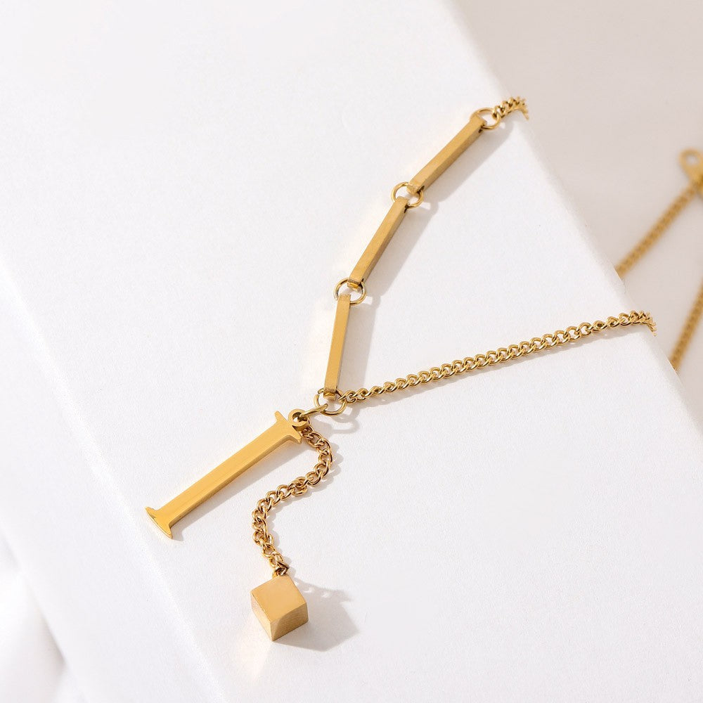 Blakely | Collier avec Initiale Personnalisée en Finition Élégante