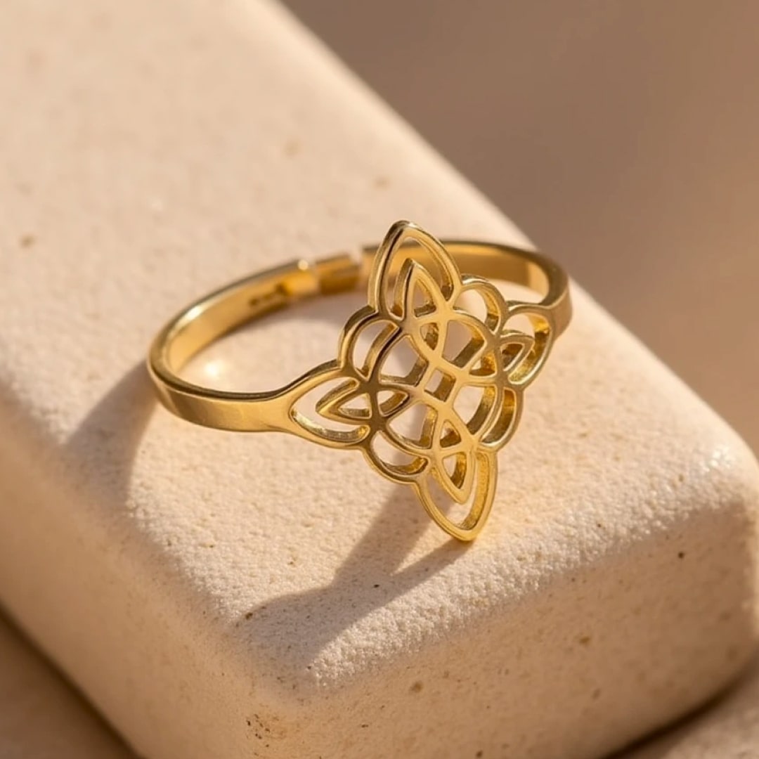 Mavrelle | Bague mystique de nœud protecteur au design élégant