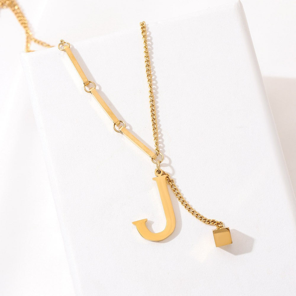 Blakely | Collier avec Initiale Personnalisée en Finition Élégante