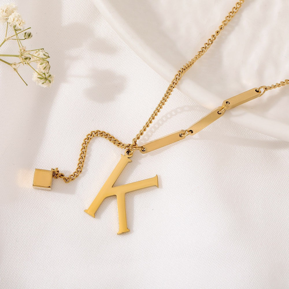 Blakely | Collier avec Initiale Personnalisée en Finition Élégante