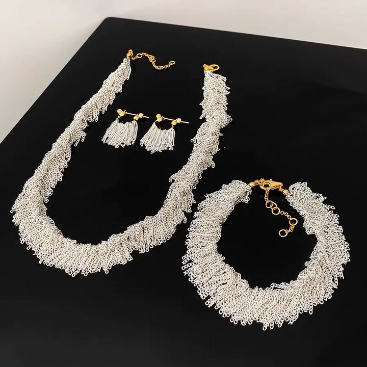 Ursa | Boucles d'oreilles, collier, bracelet avec des franges en cascade