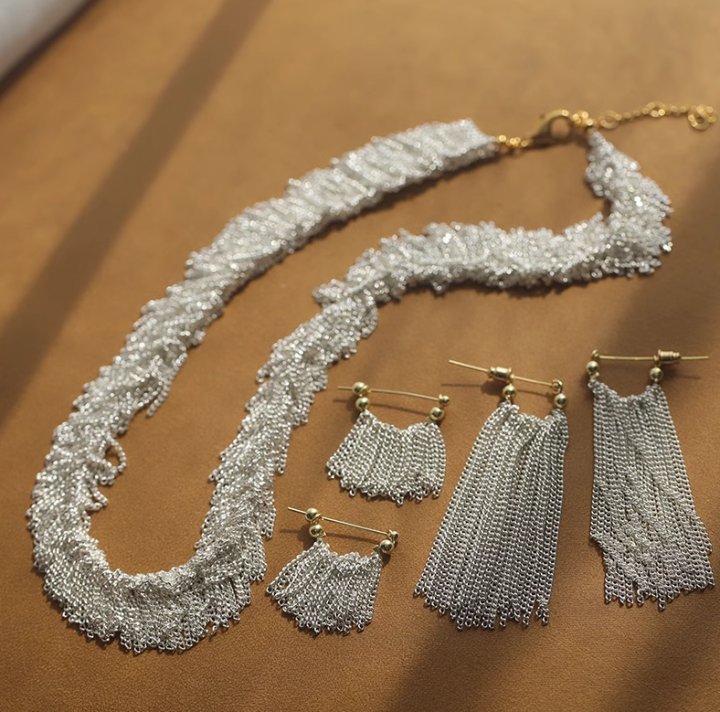 Ursa | Boucles d'oreilles, collier, bracelet avec des franges en cascade