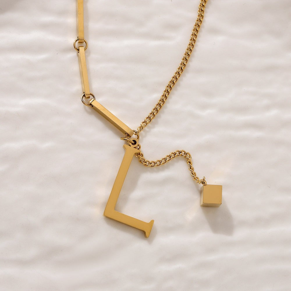 Blakely | Collier avec Initiale Personnalisée en Finition Élégante