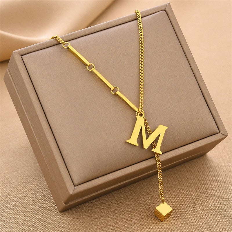 Blakely | Collier avec Initiale Personnalisée en Finition Élégante