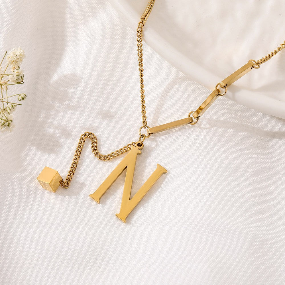 Blakely | Collier avec Initiale Personnalisée en Finition Élégante