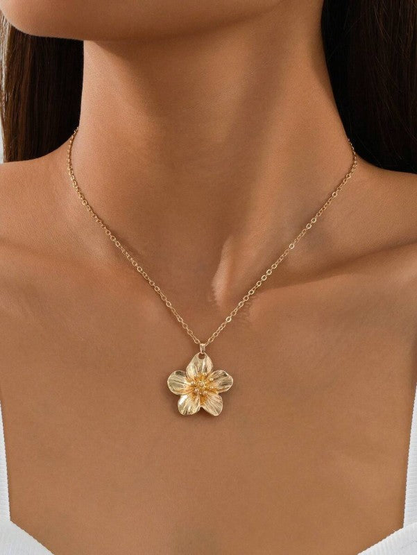 Greylee | Bague Dorée avec Fleurs Élégantes et Touche Romantique