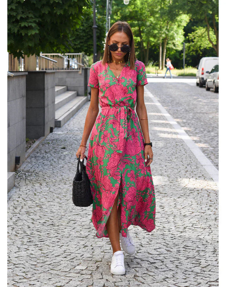 Delia | Robe féminine à décolleté en V et silhouette valorisante