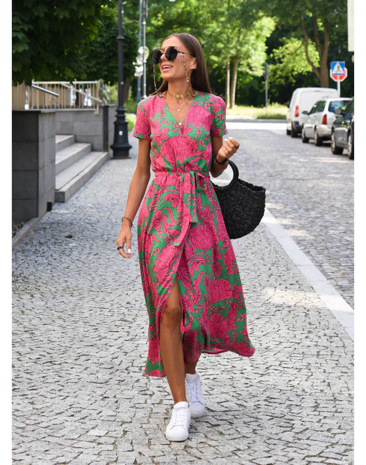 Delia | Robe féminine à décolleté en V et silhouette valorisante