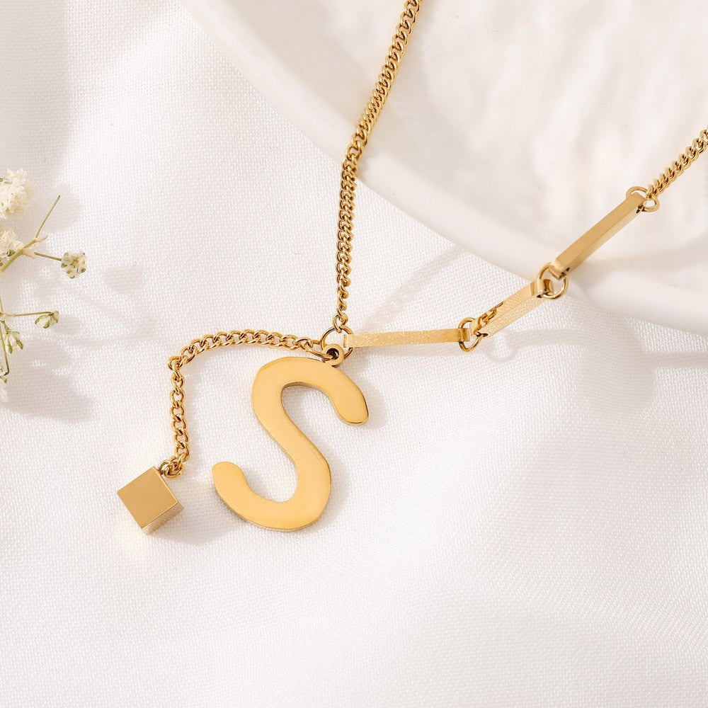 Blakely | Collier avec Initiale Personnalisée en Finition Élégante