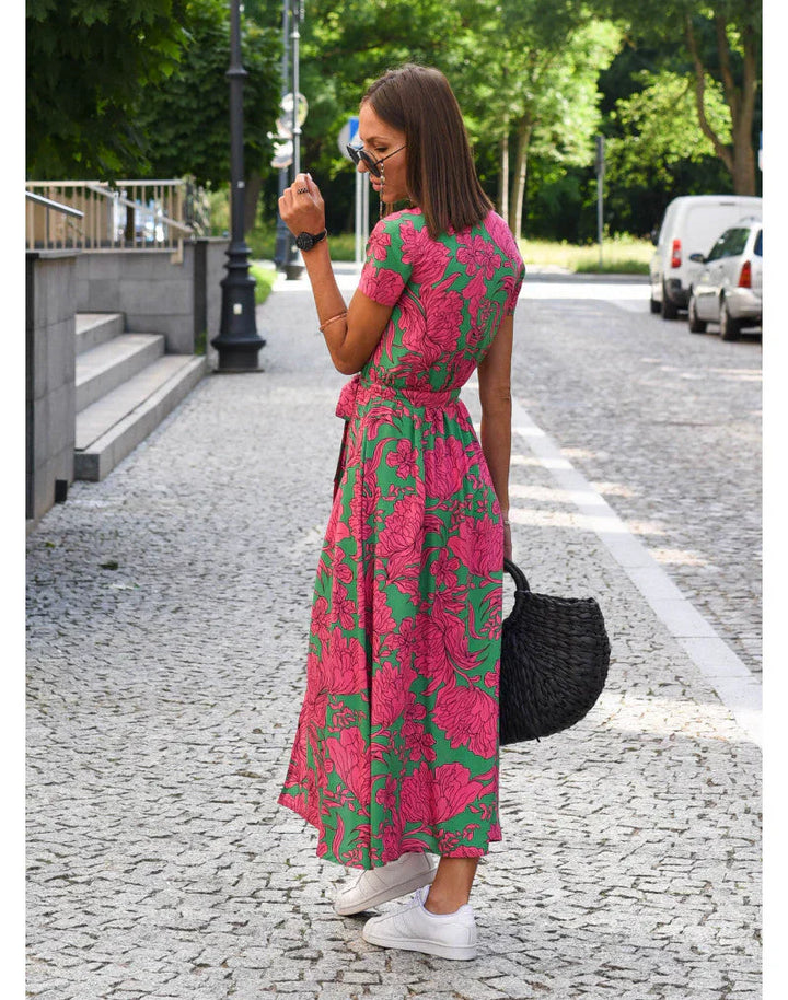Delia | Robe féminine à décolleté en V et silhouette valorisante
