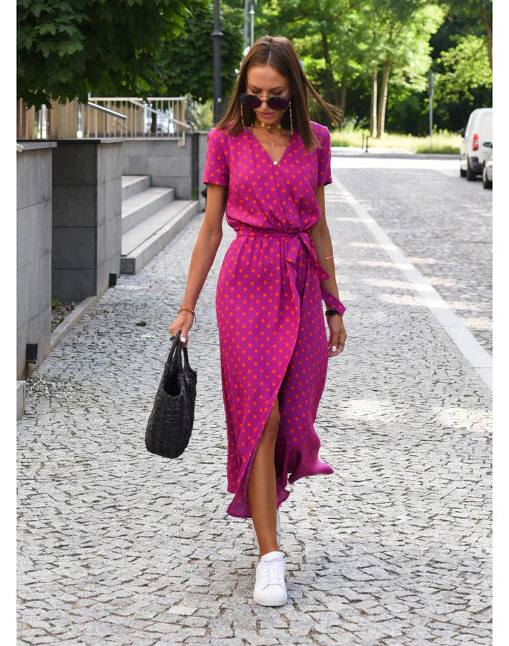Delia | Robe féminine à décolleté en V et silhouette valorisante