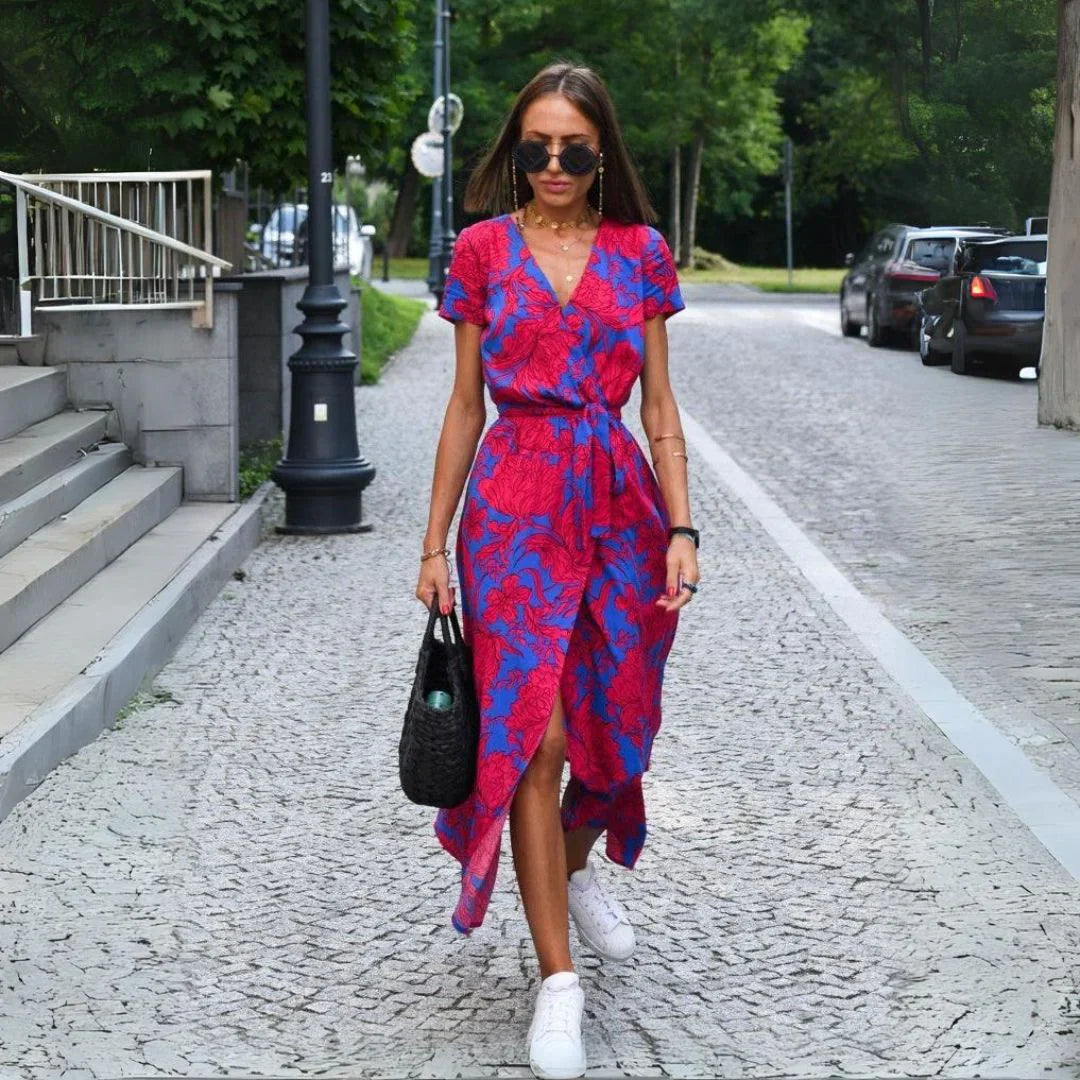 Delia | Robe féminine à décolleté en V et silhouette valorisante