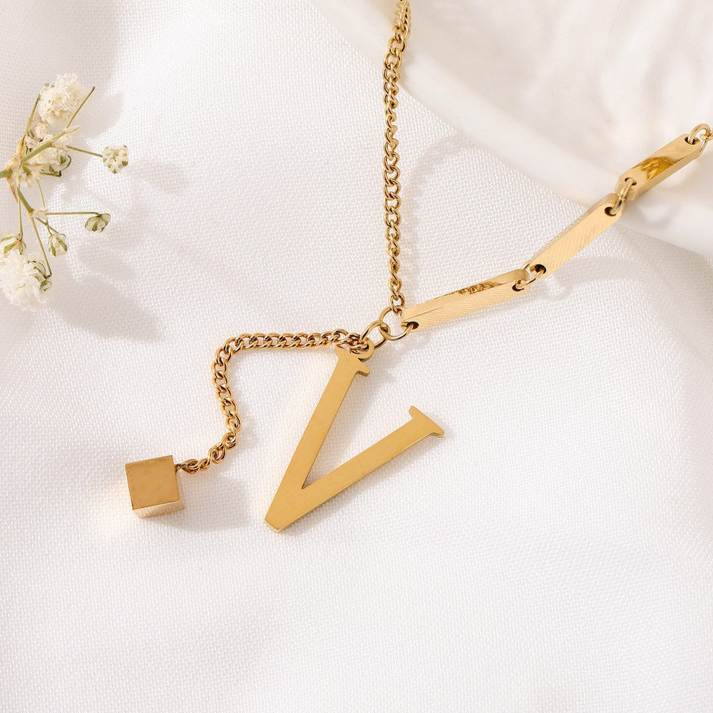 Blakely | Collier avec Initiale Personnalisée en Finition Élégante