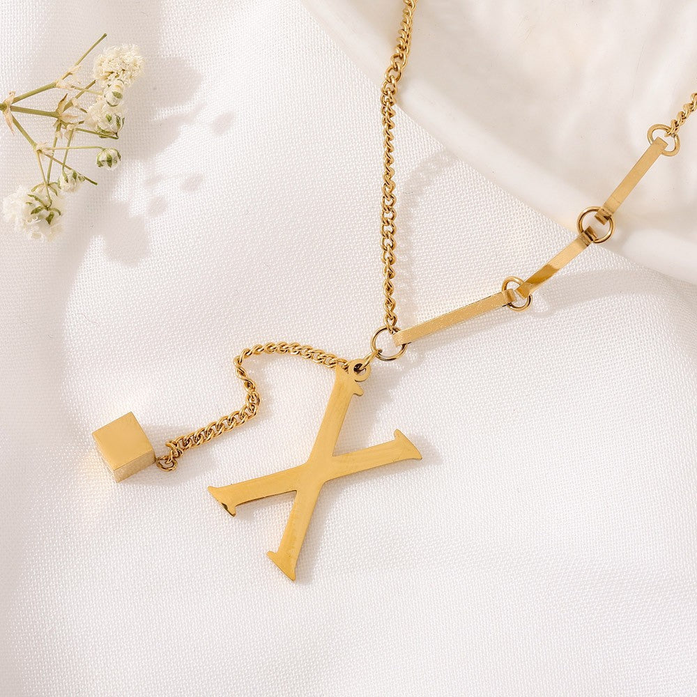 Blakely | Collier avec Initiale Personnalisée en Finition Élégante