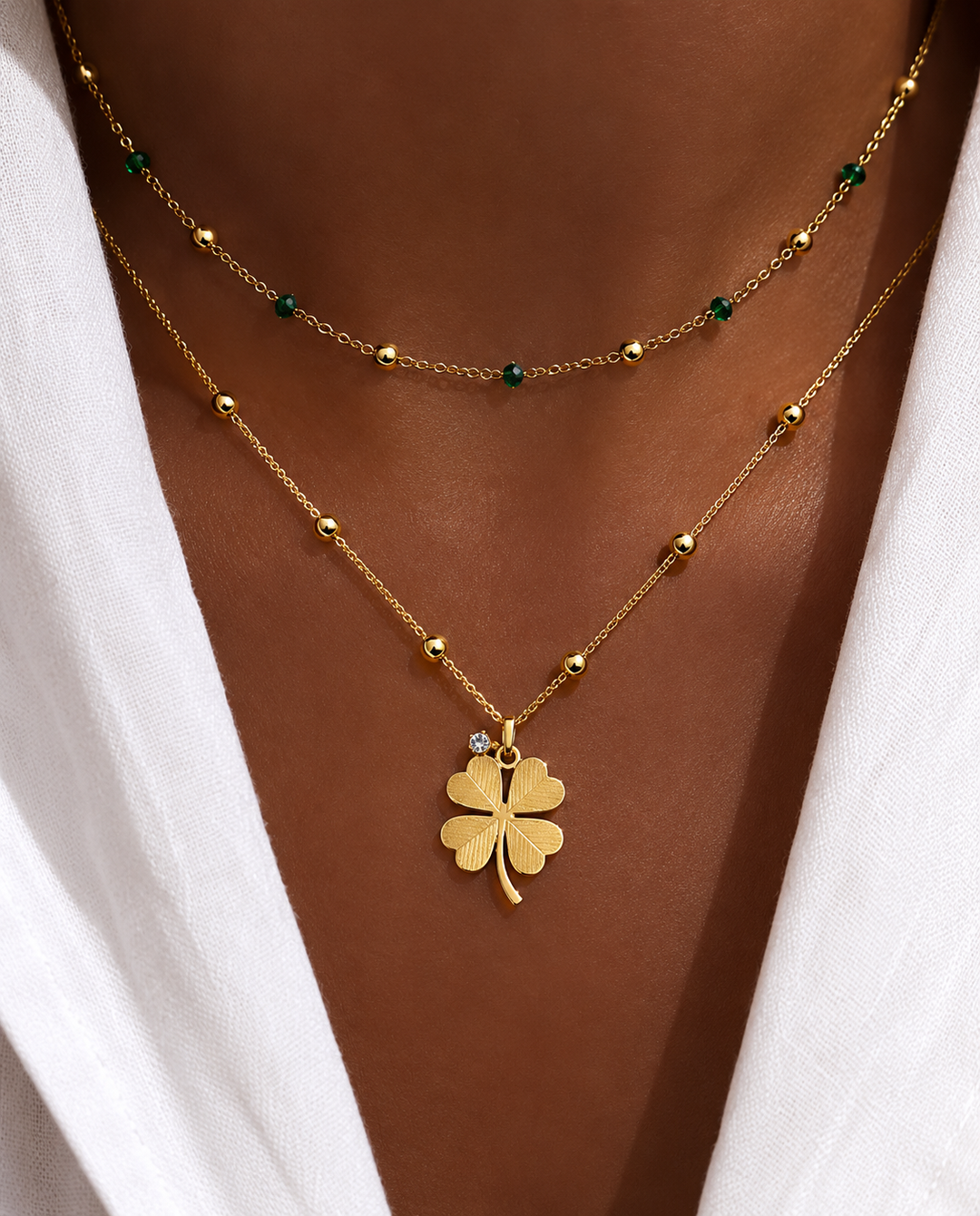 Xyla | Collier Trèfle en Acier avec Finition Dorée Élégante