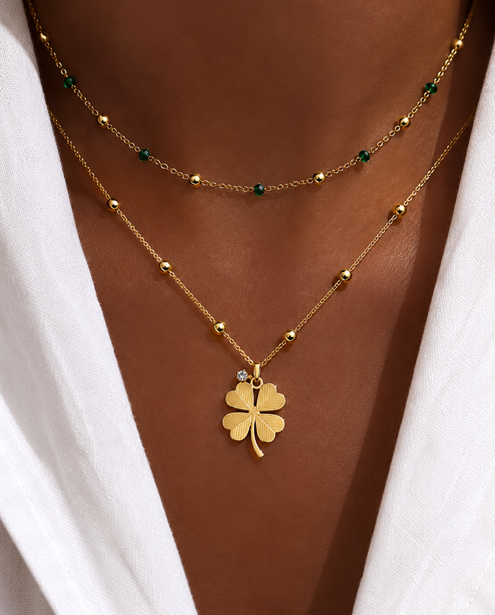 Xyla | Collier Trèfle en Acier avec Finition Dorée Élégante
