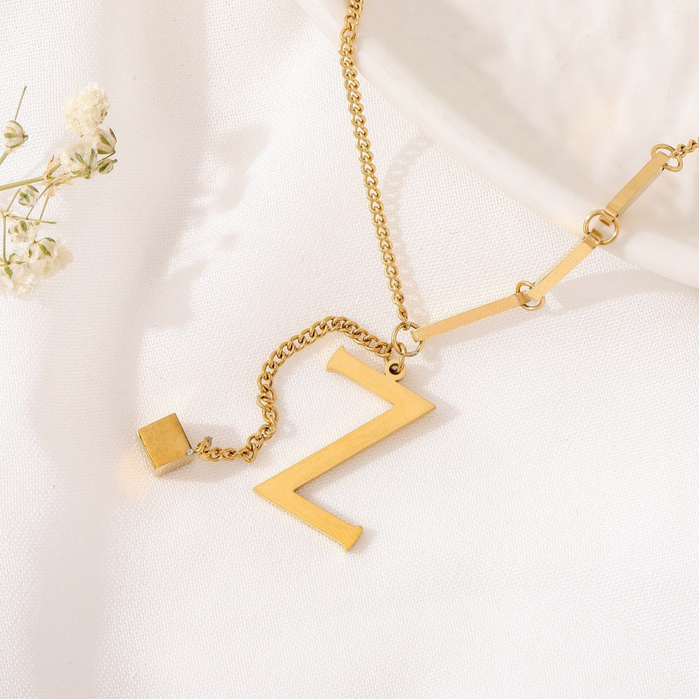 Blakely | Collier avec Initiale Personnalisée en Finition Élégante