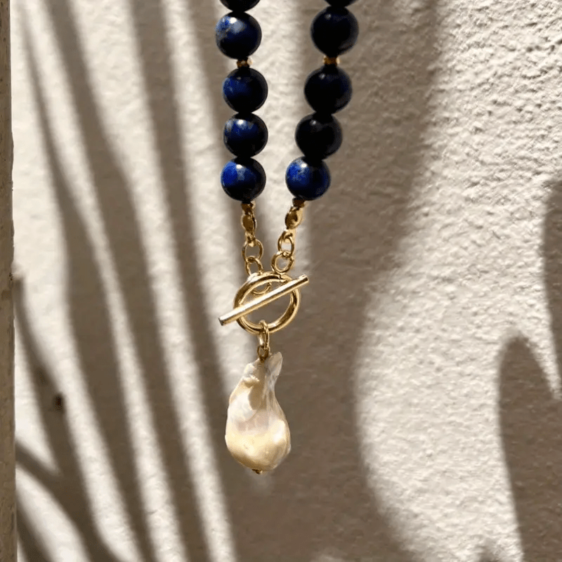Havento | Collier Bohème Baroque aux Perles et Détails Bleu Marine