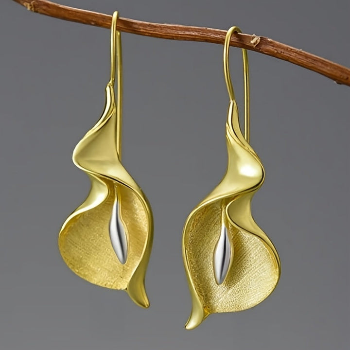 Maple | Boucles d'Oreilles Pendantes de Lys