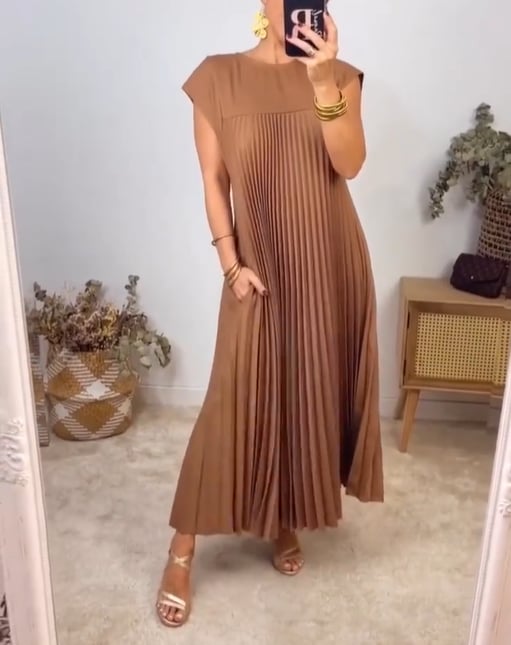 Elara | Robe Élégante à Coupe Fluide avec Tombe Souple et Style Moderne