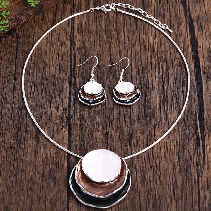 Vedae | Boucles d'Oreilles Élégantes en Fleur avec Fini Doré et Perle